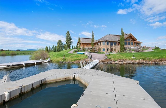 North Shore Lodge 8 bed 11 bath on Island Park Reservoir with Private Dock