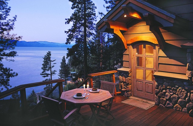 North Tahoe LakeView Home, 4 BR, 8 couchages