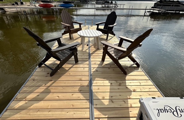 Year-Round Cottage with Amenities and Private Deck "Cabana" on the Lake