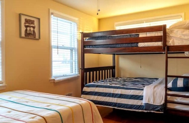 NorthBeach Retreat 5BR, short walk to zoo & beach