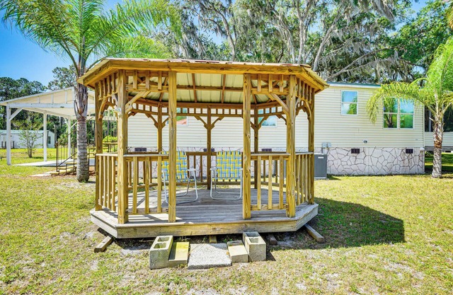 Northeast Florida Home w/ Pond Views + Fire Pit!