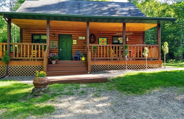 Northern Boundaries CabinnCharming 4 Season Rental Cabin at Christie Mt Ski Area