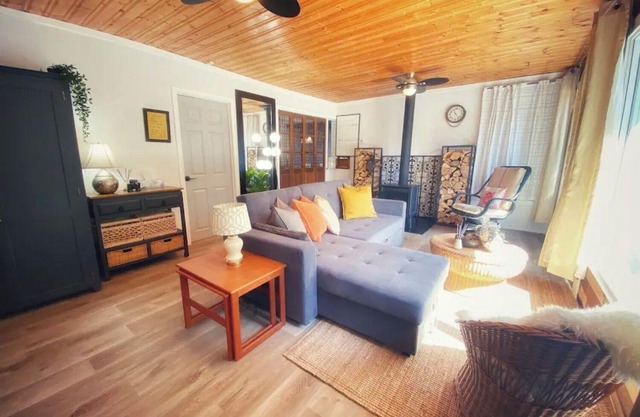 Northern Escape to Muskoka - Waterfront Cottage in the trees - Casa Riverside