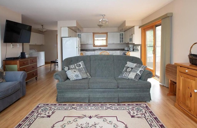 Northern Hideaway - 3 bedroom 4 season Home