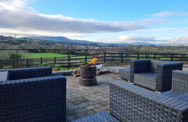 Captivating & Cosy 4-bedroom House in Magherafelt