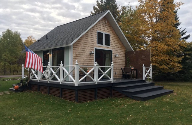 Lux Petit Chalet Sur Lac Supérieur 3 Mi De Calumet. 4 personnes confortablement.