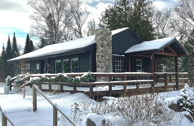 Maison de plage attrayante toute l'année sur le lac Supérieur.