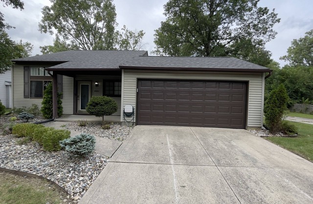 Northern Oasis! Large, 3 bed+ in N Fort Wayne