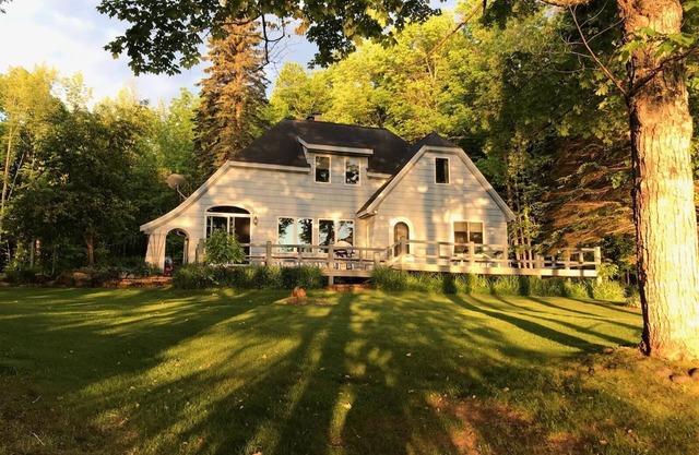 Réflexions nordiques sur la rive ouest du lac Gogebic