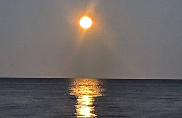 Northshore Retreat - On Lake Michigan, beautiful sunsets, gorgeous views.