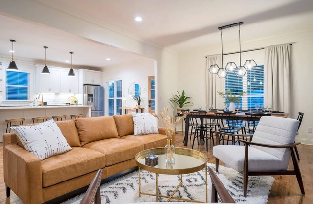Northshore Urban Hive - Spacious House with EV Charging