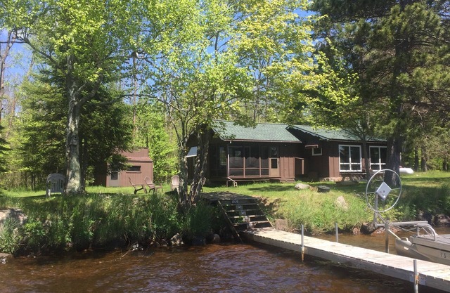 Northwoods Cabin On Teal Lake (bateau ponton disponible)