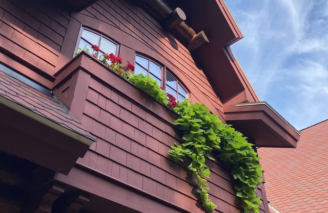 Northwoods' Nature Spring Escape w/ Lakeside View!
