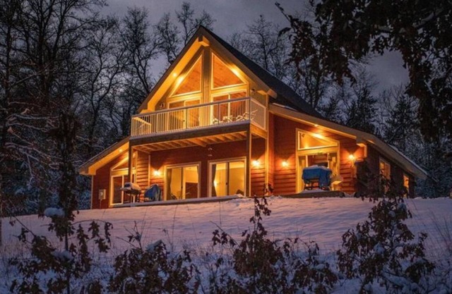 Northwoods Retreat- UTV/Snowmobilers paradise! Enjoy Voyager Village amenities!
