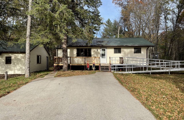 Northwoods Home Getaway w/direct access to ATV/Snowmobile Trails