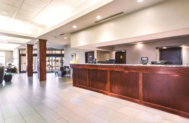 Norwood Inn & Suites Milwaukee