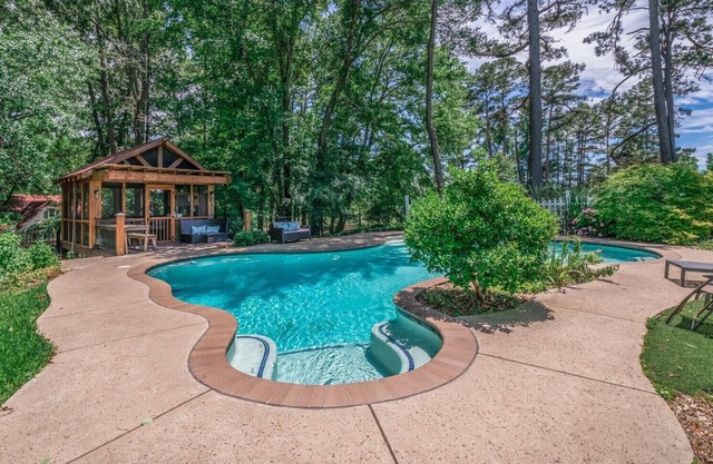 Private Pool, Hot Tub, Playground, Firepit, Arcade, Massage Chair, Movie Room!