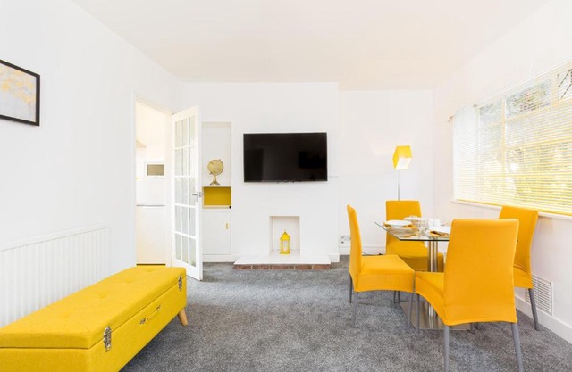 Nottingham's Sunshine - Netflix, Smart TV, Parking by DreamyPads