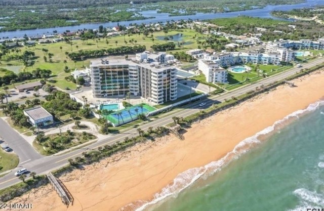 2/2 BEACHFRONT bldg INTRACOASTAL view!