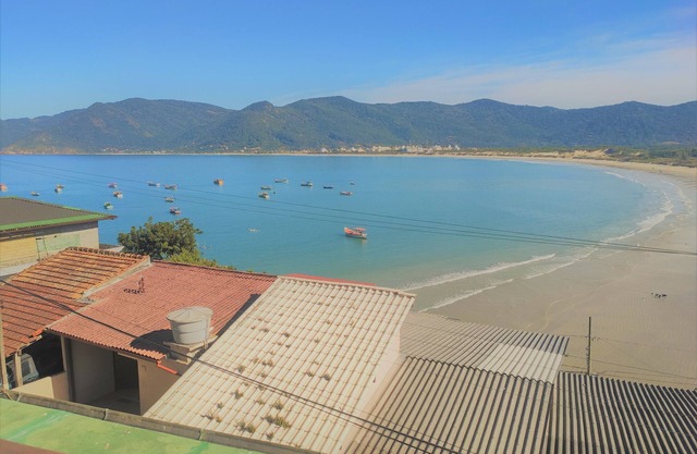 Belle maison avec 4 chambres avec vue sur la mer à quelques mètres du sable