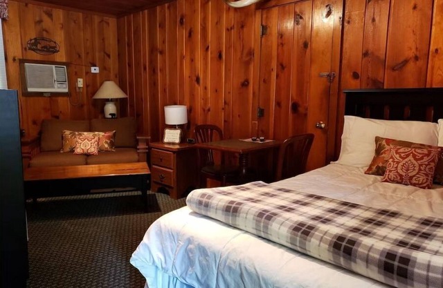 Pine Cone Inn - Room M7, Across from trail #7 and Otsego Lake