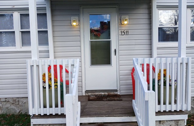 PROMO 10% WEEKLY/20% MONTHLY Pet Friendly, Home, private fenced yard.