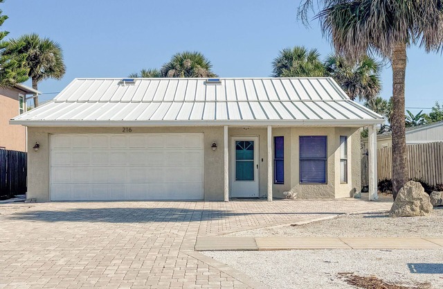 NSB- Crawford Crash Pad - 3 BR 2BA walk to Flagler and Beach