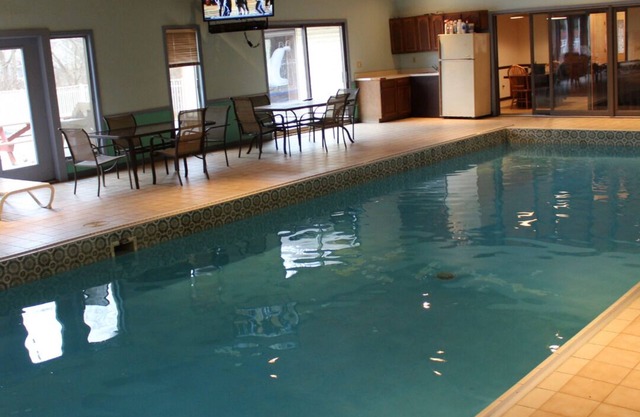 Intérieure-extérieure chauffée Pool- Gym Capacité 16 6000 SF -Tennis Court-