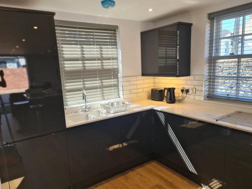 Number 10 - Stunning brand new house - sleeps 6 - free parking
