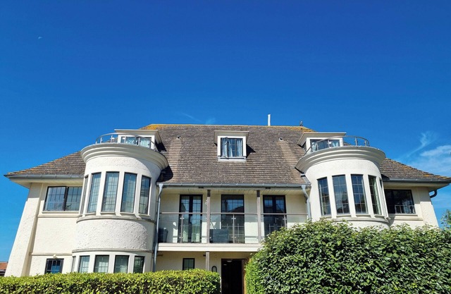 NUMBER 10 THE PENTHOUSE, family friendly in Swanage