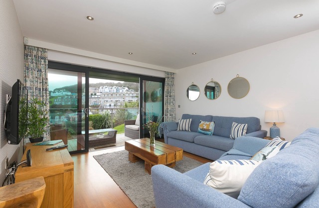 Number One Peninsula – Sleeps Four – Sea Views - Spa Passes – Parking