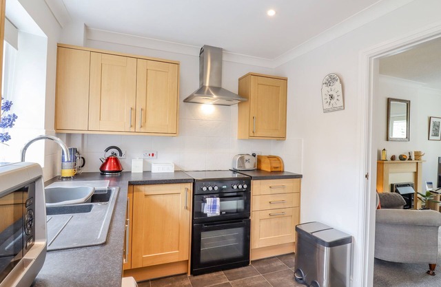 NUMBER SIX, romantic, character holiday cottage in Sudbury