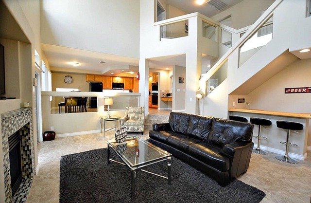 NV8876 · Piscine privée, spa, salle de jeux, WIFI!