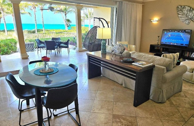 Villa Renaissance Villa 102 1st Floor Ocean Front 2 Bedrooms/2 Bathrooms