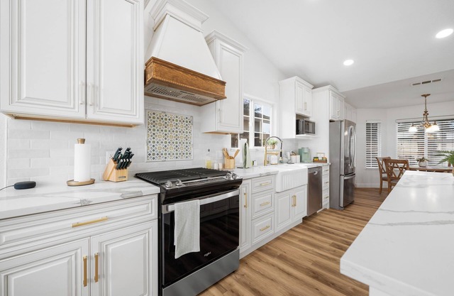 NW Gem! Modern 4BR Home:Cozy Elegance, Near Parks, Dining & Easy Freeway Access