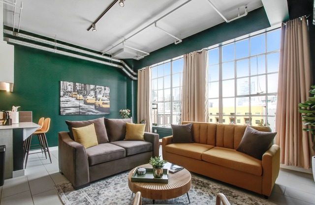 NYC Styled Loft In Downtown Los Angeles - Sleeps 4, Roof Top Pool, Free Parking