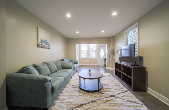NYC Urban Getaway 10 Min to Newark Penn Station