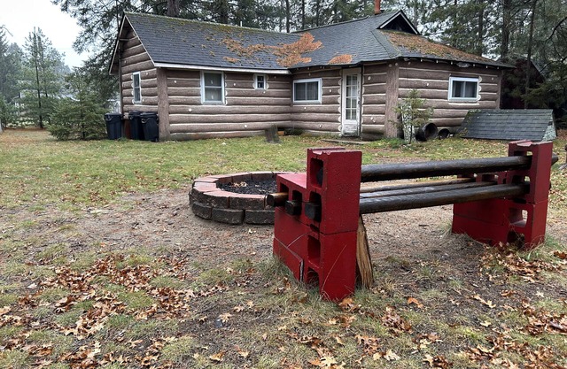 Chalet rustique près de la rivière AuSable et début des sentiers de motoneige / VTT / motoneige