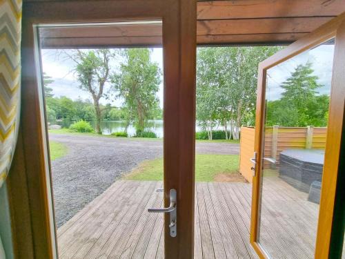 Oak Lodge 7 Hot Tub