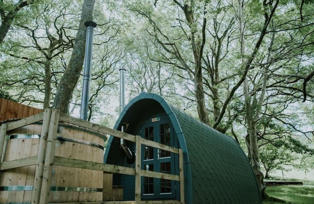 Oak SPECIAL WINTER OFFERS - Hot tub