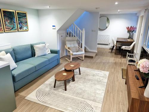Oak Tree Cottage near Gatwick Airport