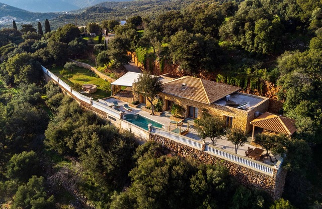 Oak Tree Estate - Private Luxury Cretan Villa