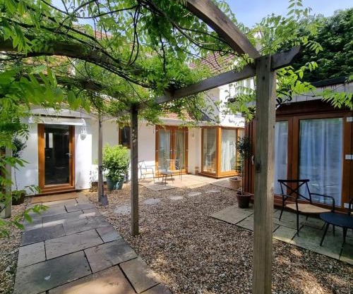 Oak Tree Rooms LTD