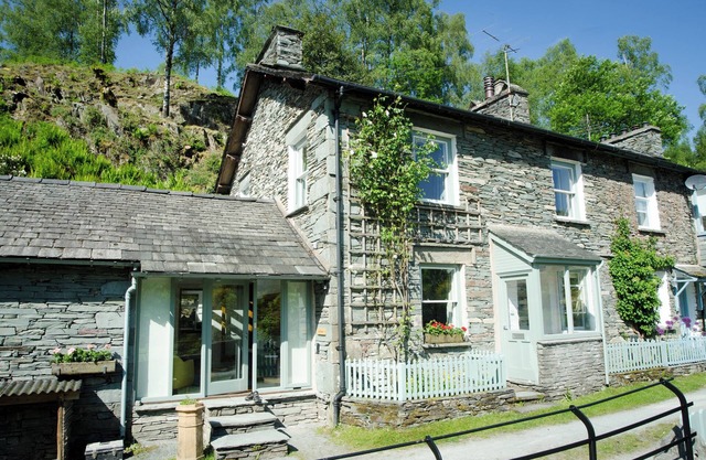 OAKBANK, family friendly, with open fire in Elterwater