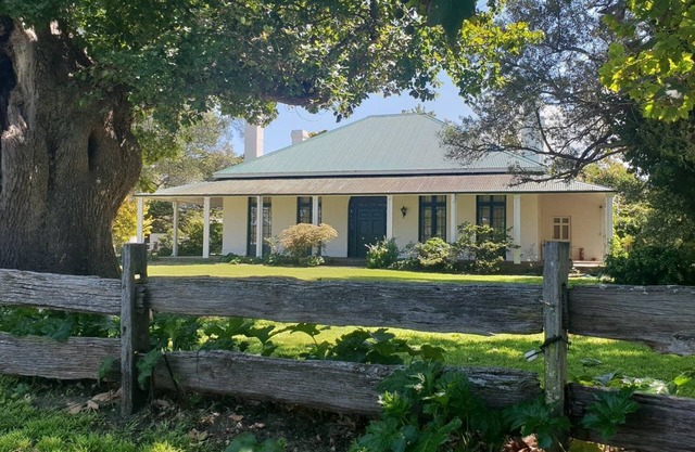 Le Oaklands Homestead