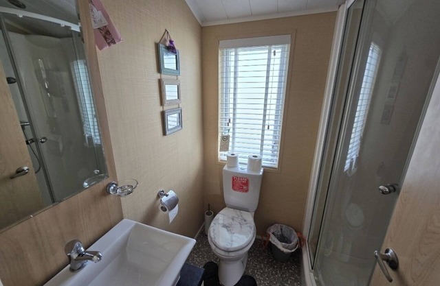Oaklands Stunning Mini Lodge