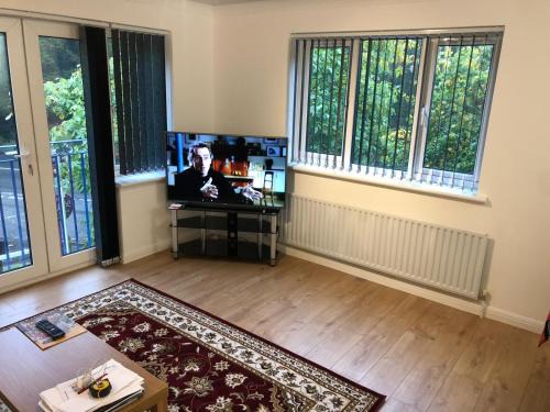 Oaklawn Apartment - Sleeps 4 Parking & Garden