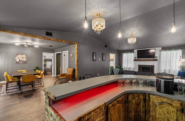 Oakside Retreat~35 guests-6 Units~Unique