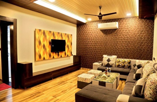 Stylish 2BHK Getaway with Pool, Outdoor Lounge & Mountain Backdrop