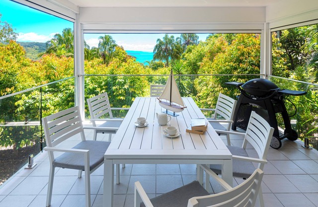 Oasis 13 , Oasis 13 on Hamilton Island